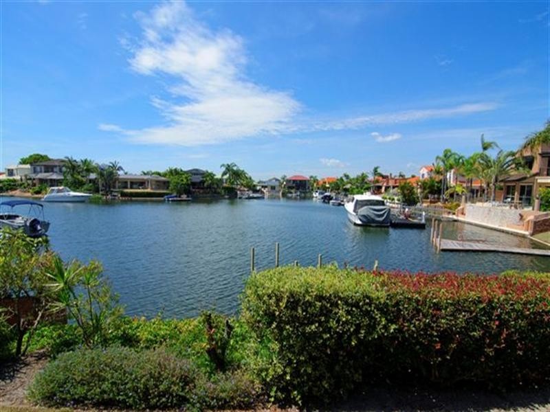 42 Pebble Beach Drive, Runaway Bay QLD 4216