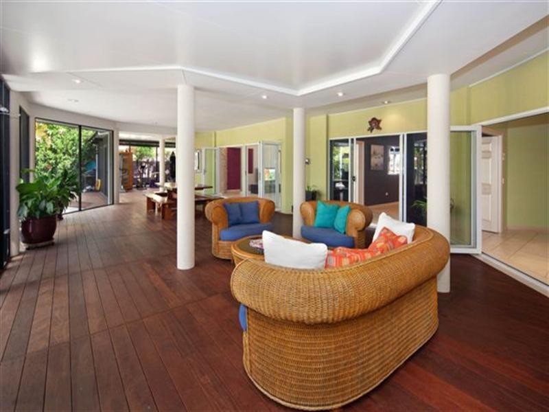 18-20 Nirvana Court, Runaway Bay QLD 4216