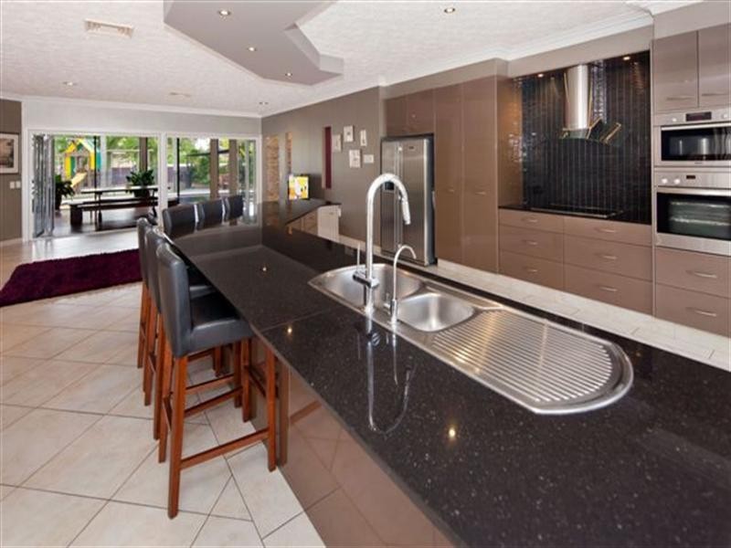 18-20 Nirvana Court, Runaway Bay QLD 4216