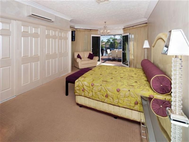 18-20 Nirvana Court, Runaway Bay QLD 4216