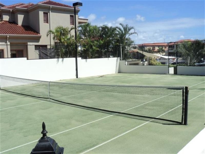 Sovereign Islands QLD 4216