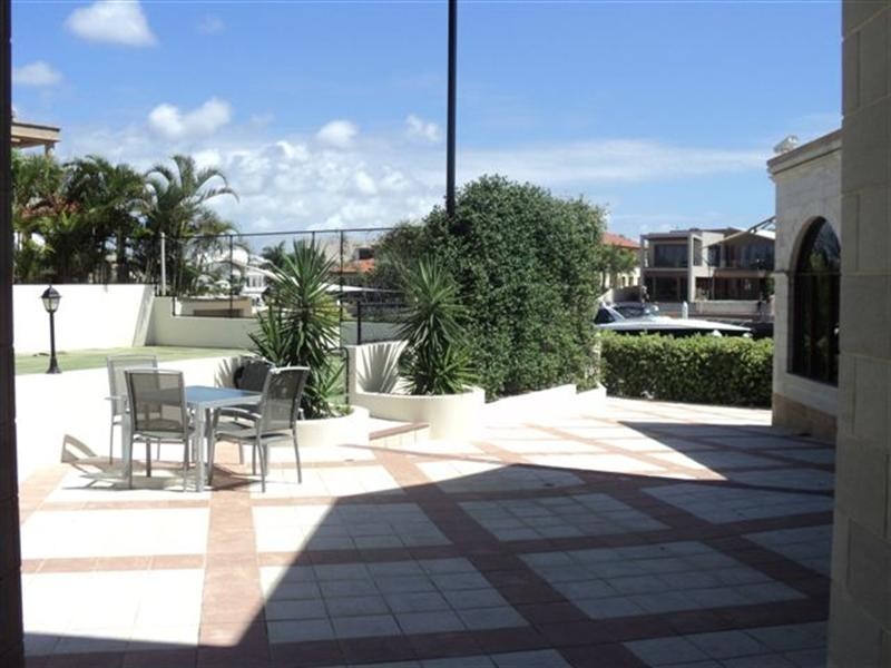 Sovereign Islands QLD 4216