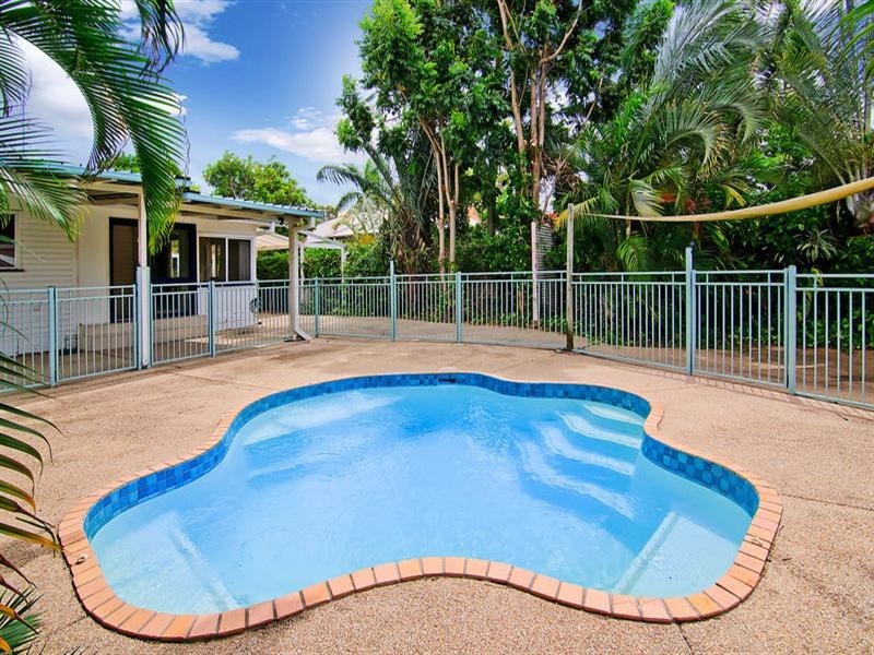 39 Robert Street, Labrador QLD 4215