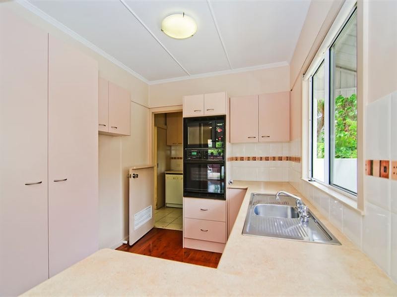 39 Robert Street, Labrador QLD 4215