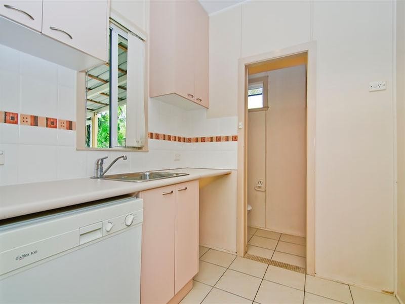 39 Robert Street, Labrador QLD 4215