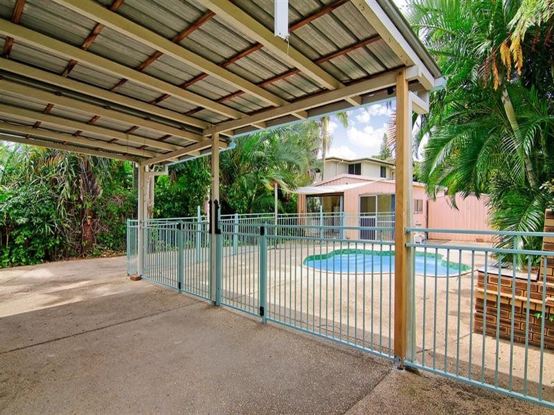 39 Robert Street, Labrador QLD 4215