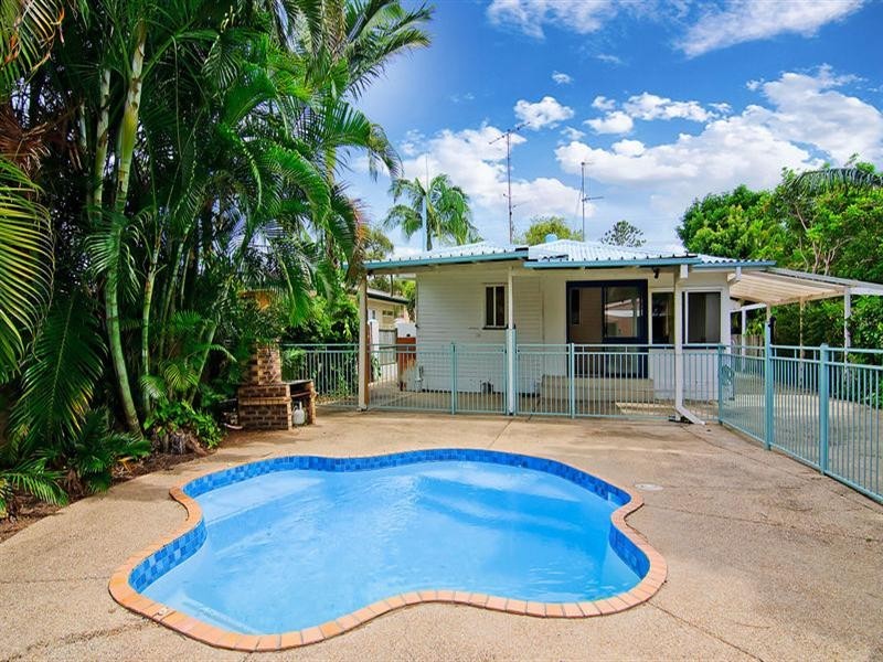39 Robert Street, Labrador QLD 4215