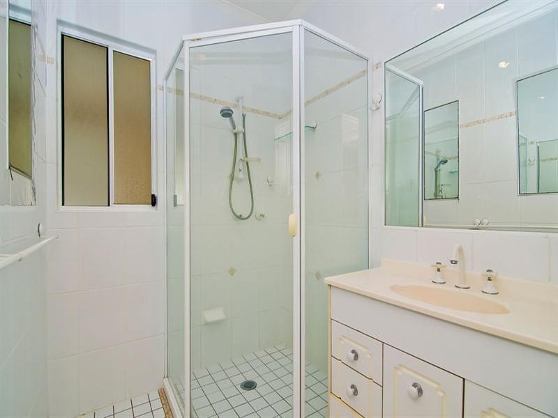 39 Robert Street, Labrador QLD 4215