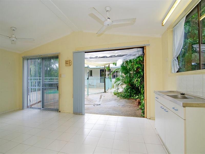 39 Robert Street, Labrador QLD 4215