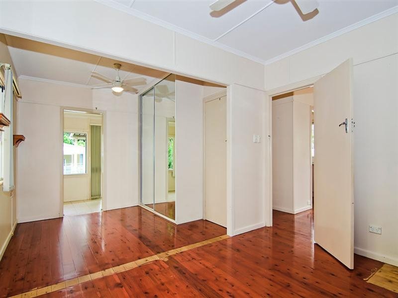 39 Robert Street, Labrador QLD 4215