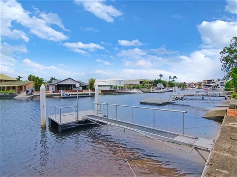 19 Markham Avenue, Runaway Bay QLD 4216