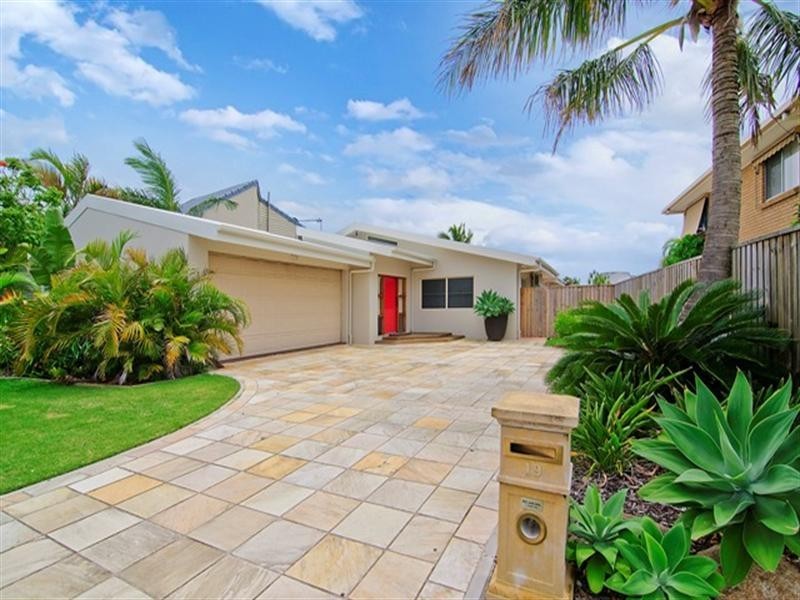 19 Markham Avenue, Runaway Bay QLD 4216