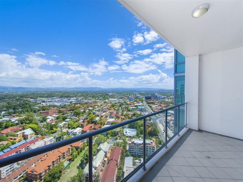 1 Como Crescent, Southport QLD 4215