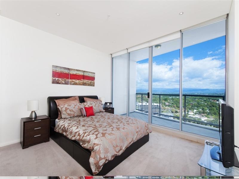 1 Como Crescent, Southport QLD 4215