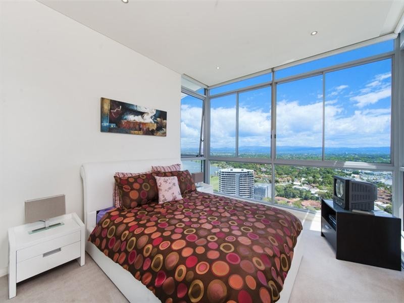 1 Como Crescent, Southport QLD 4215