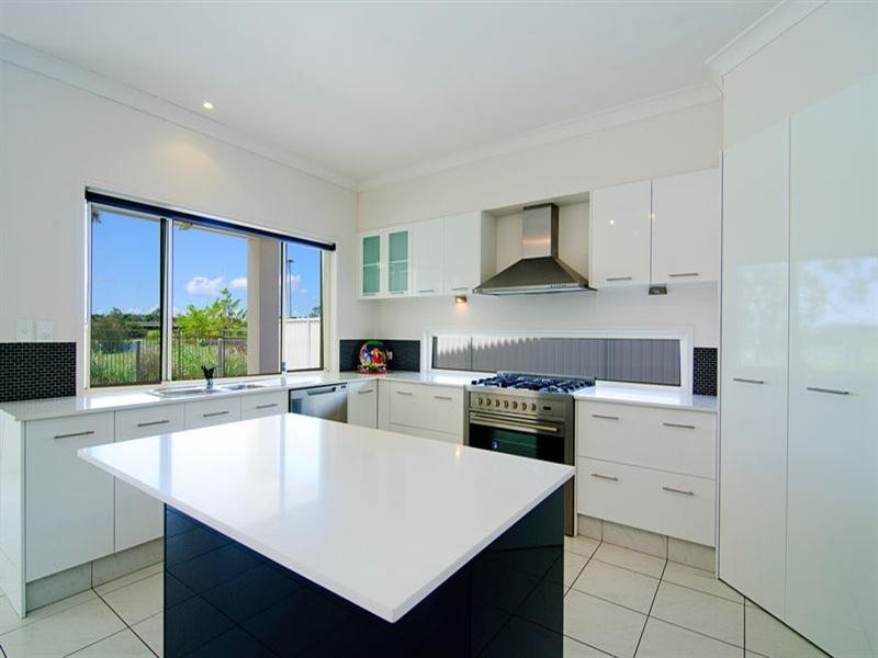 12 Fleetwood Court, Helensvale QLD 4212