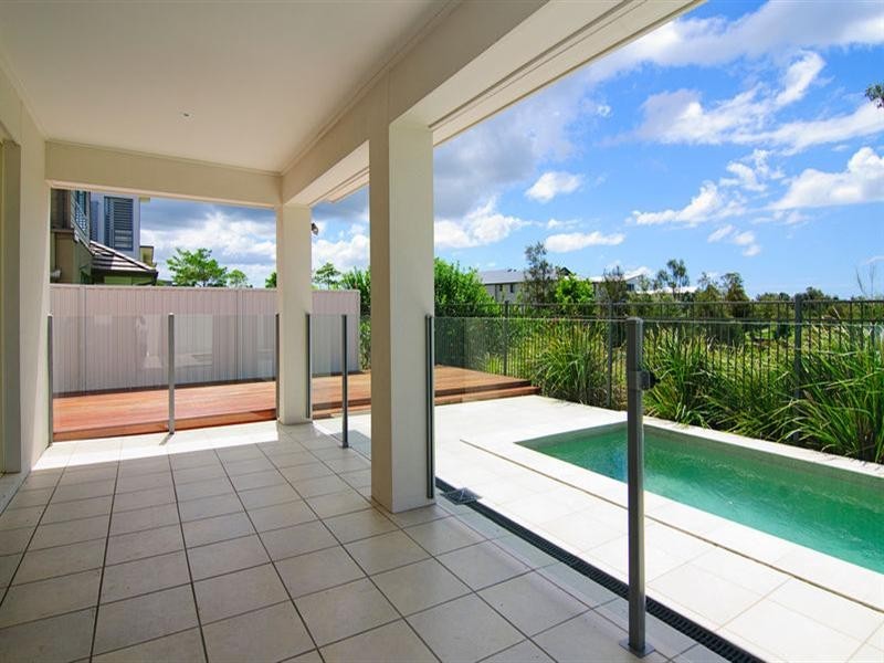 12 Fleetwood Court, Helensvale QLD 4212