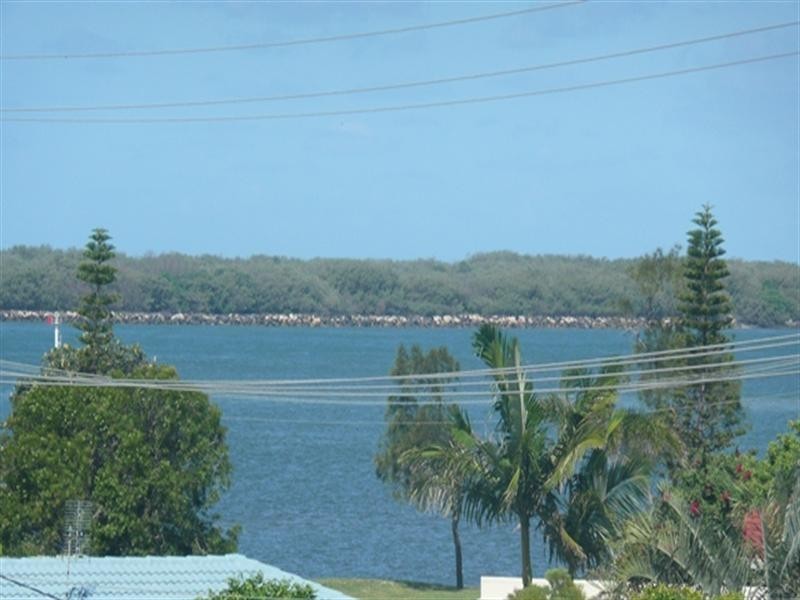 2/15 Jennifer Avenue, Runaway Bay QLD 4216