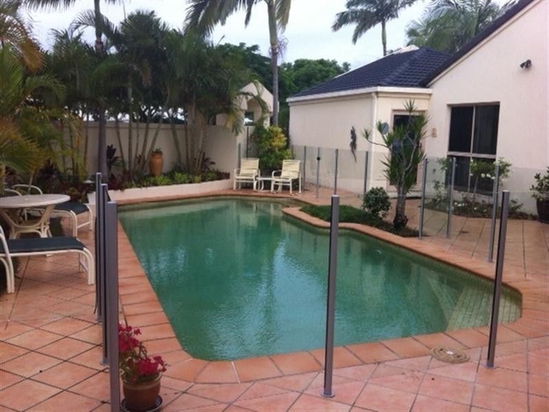 4 Rumpoint Drive, Runaway Bay QLD 4216