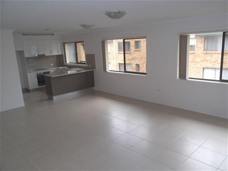 7/250 Marine Parade, Labrador QLD 4215