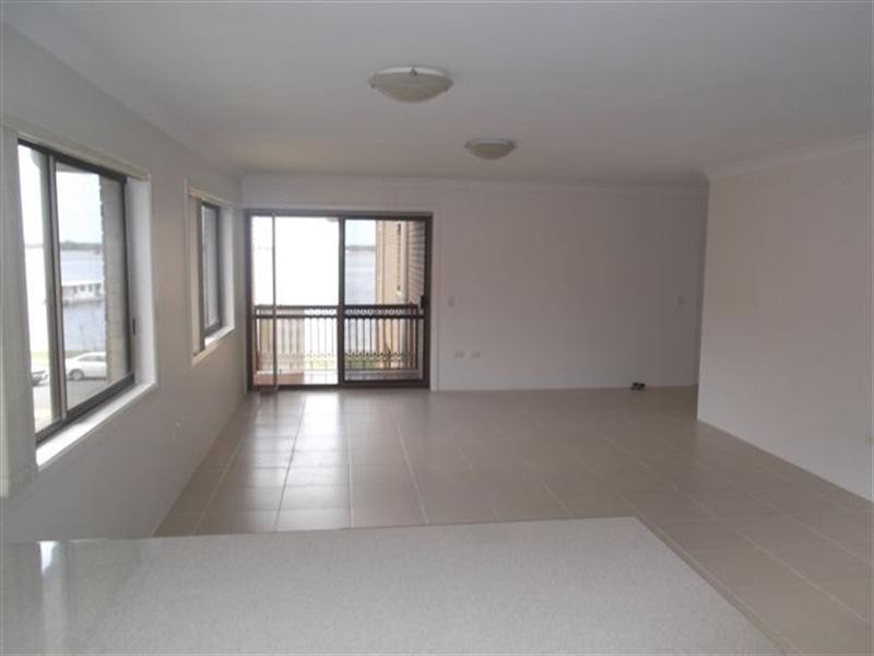 7/250 Marine Parade, Labrador QLD 4215