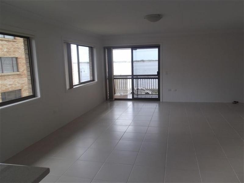 7/250 Marine Parade, Labrador QLD 4215