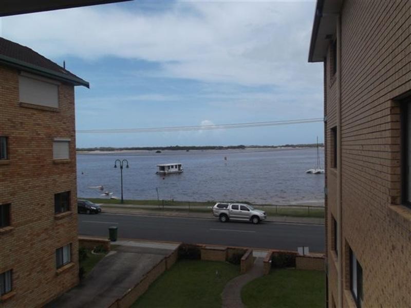7/250 Marine Parade, Labrador QLD 4215