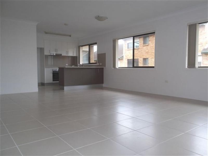 7/250 Marine Parade, Labrador QLD 4215