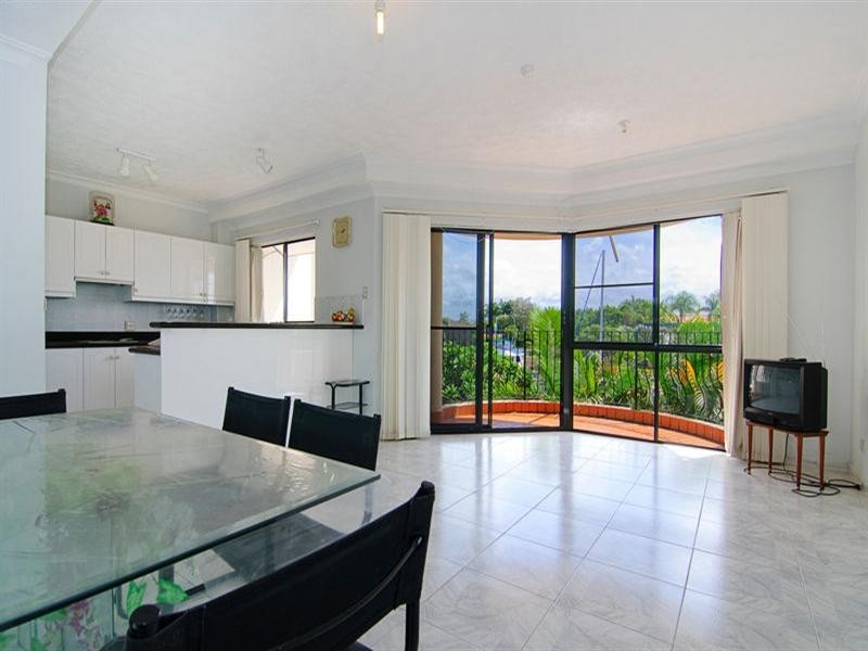 7/12 Canal Avenue, Runaway Bay QLD 4216