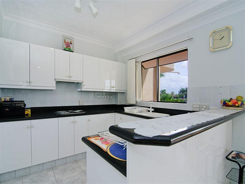 7/12 Canal Avenue, Runaway Bay QLD 4216