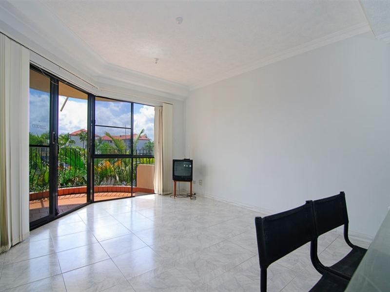 7/12 Canal Avenue, Runaway Bay QLD 4216