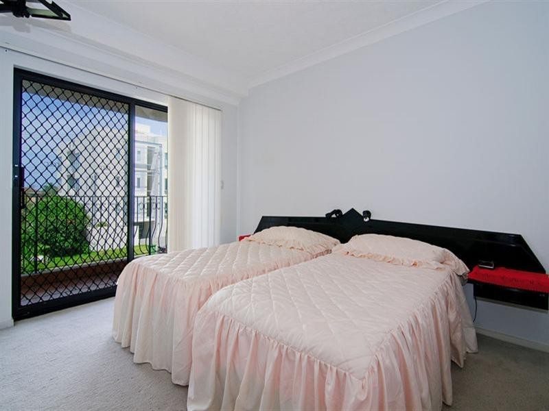 7/12 Canal Avenue, Runaway Bay QLD 4216