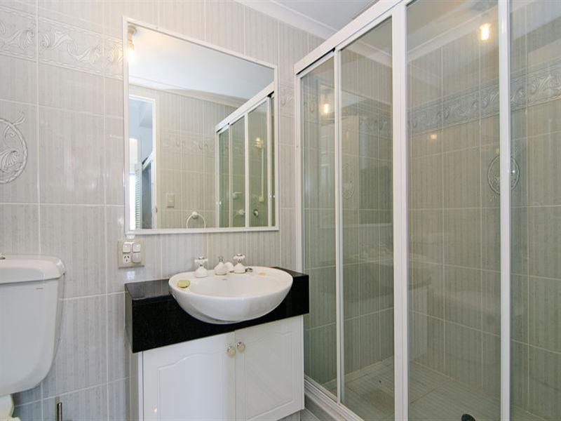 7/12 Canal Avenue, Runaway Bay QLD 4216