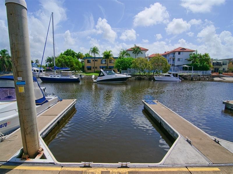 7/12 Canal Avenue, Runaway Bay QLD 4216