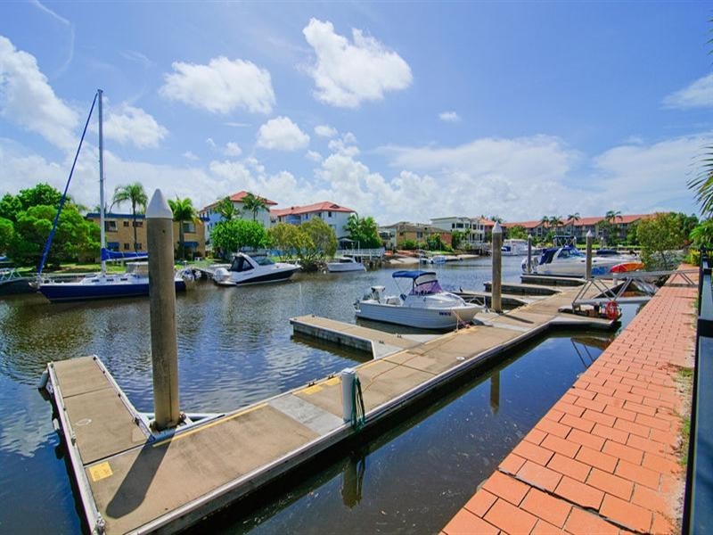 7/12 Canal Avenue, Runaway Bay QLD 4216