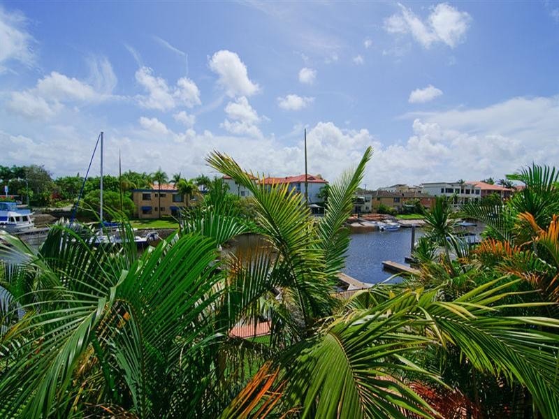 7/12 Canal Avenue, Runaway Bay QLD 4216