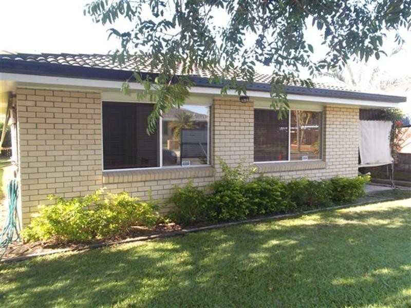 17 Drake Avenue, Paradise Point QLD 4216