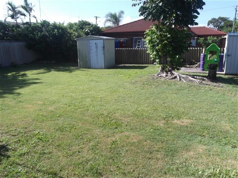 17 Drake Avenue, Paradise Point QLD 4216