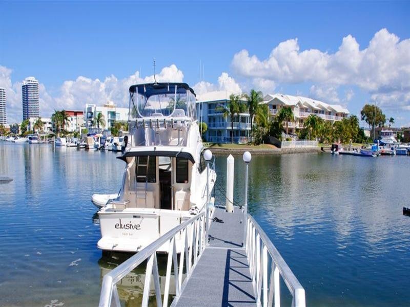 2/30 Anglers Esplanade, Runaway Bay QLD 4216