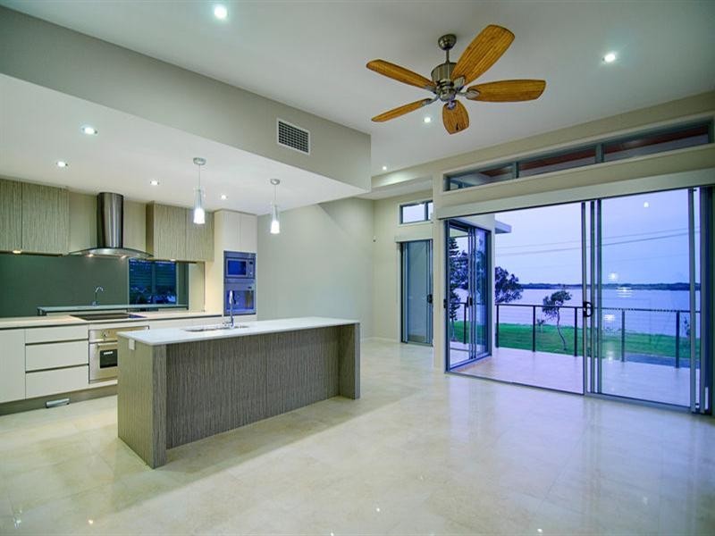 2/30 Anglers Esplanade, Runaway Bay QLD 4216