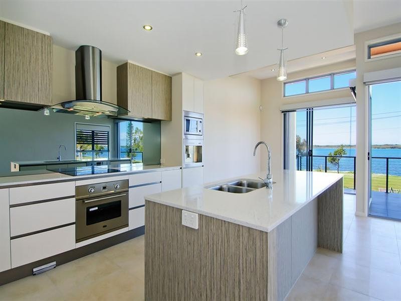 2/30 Anglers Esplanade, Runaway Bay QLD 4216