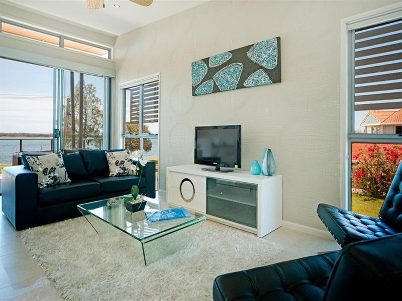 2/30 Anglers Esplanade, Runaway Bay QLD 4216