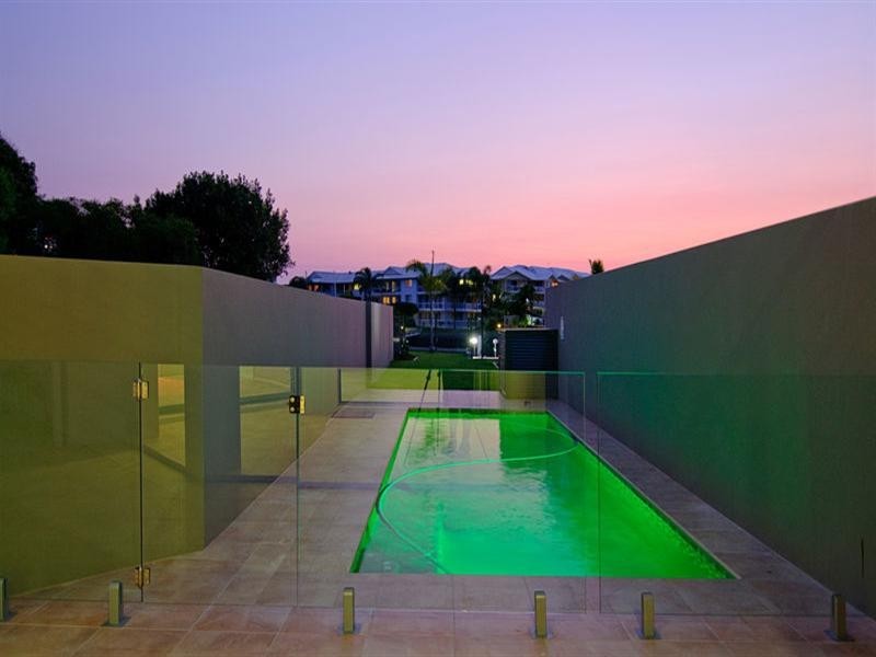 2/30 Anglers Esplanade, Runaway Bay QLD 4216