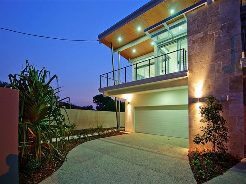 2/30 Anglers Esplanade, Runaway Bay QLD 4216