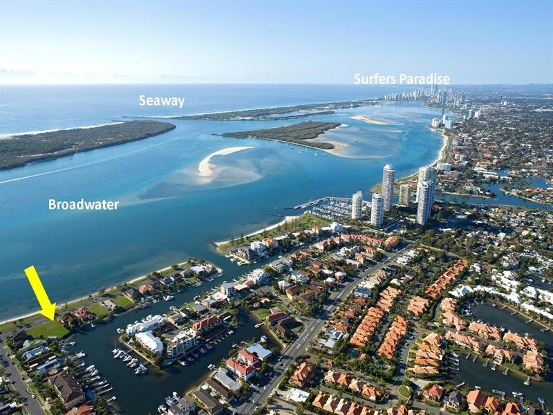 2/30 Anglers Esplanade, Runaway Bay QLD 4216