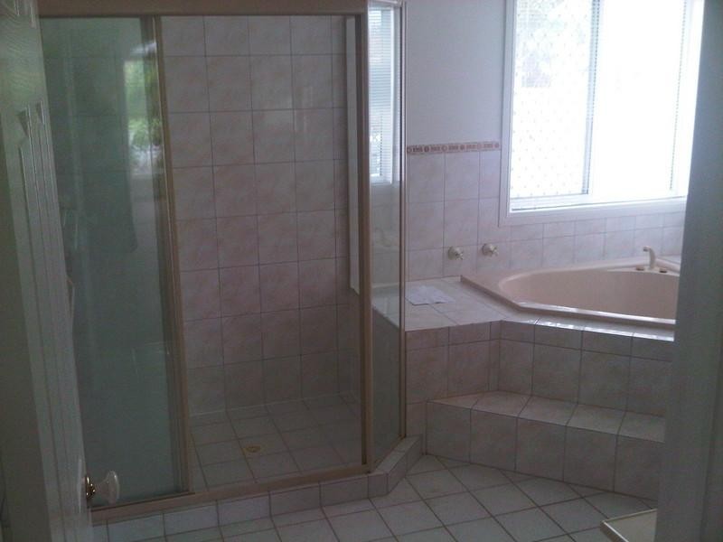 18 Arun Drive, Arundel QLD 4214