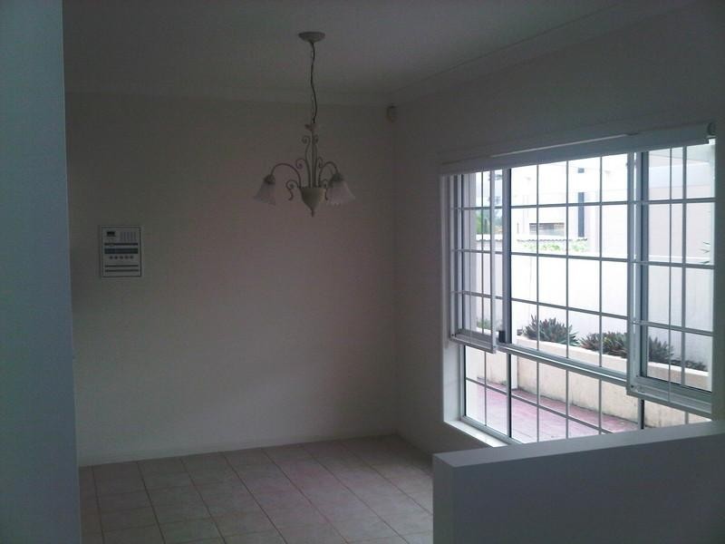 18 Arun Drive, Arundel QLD 4214