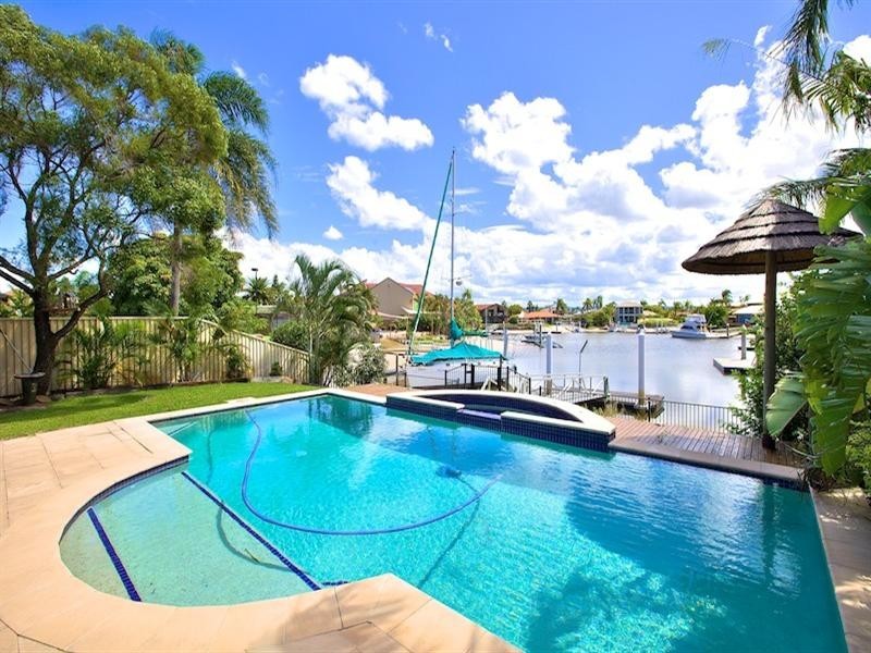 6 Namatjira Street, Paradise Point QLD 4216
