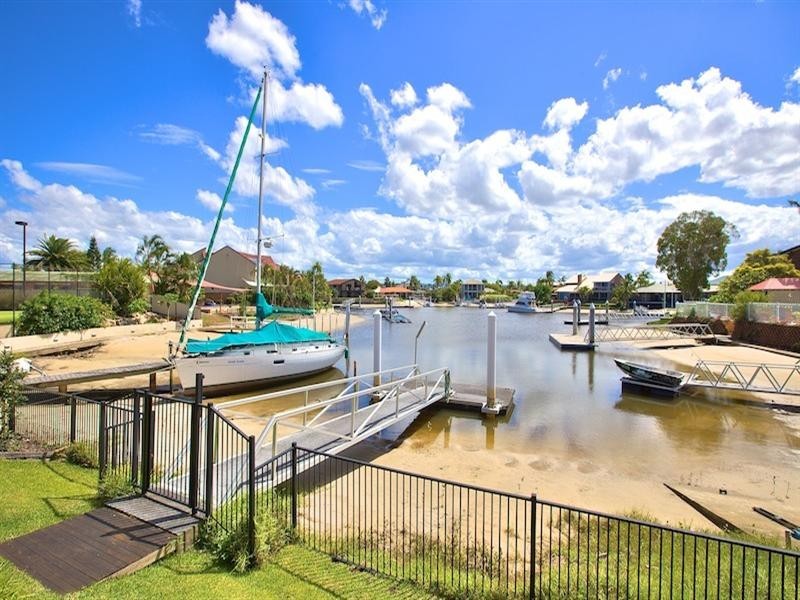 6 Namatjira Street, Paradise Point QLD 4216