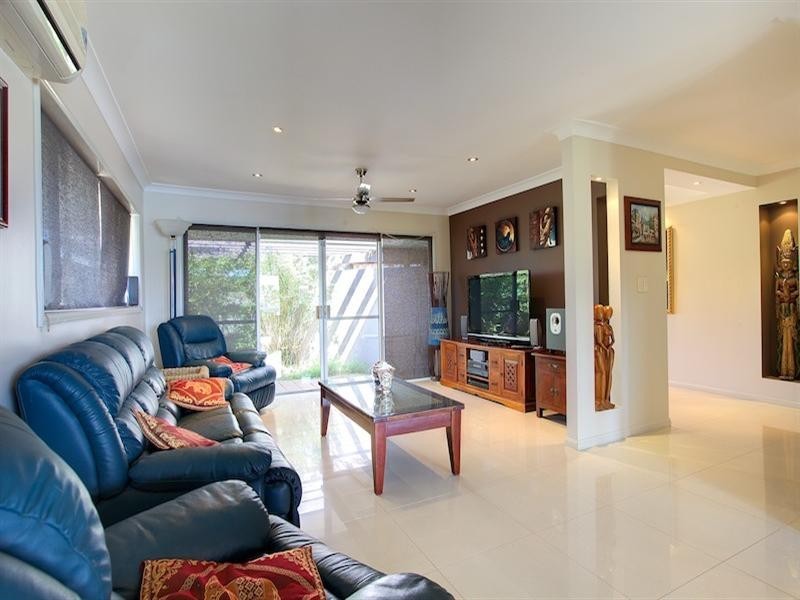 6 Namatjira Street, Paradise Point QLD 4216